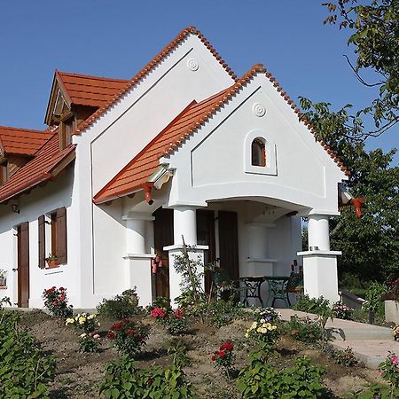 Villa Casa Beata à Lesencetomaj Extérieur photo