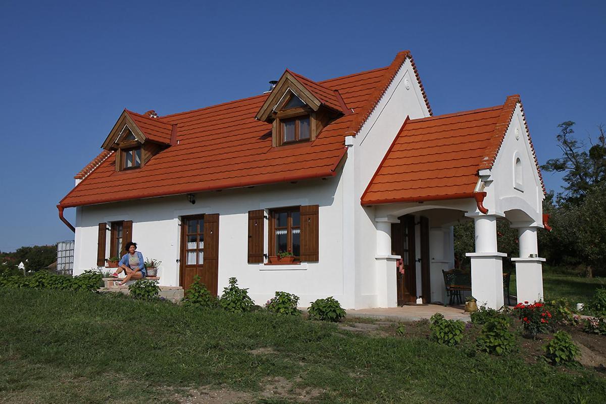 Villa Casa Beata à Lesencetomaj Extérieur photo