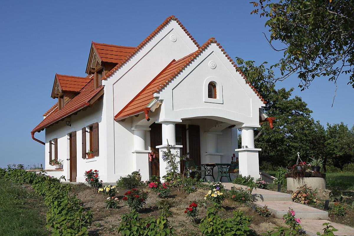 Villa Casa Beata à Lesencetomaj Extérieur photo