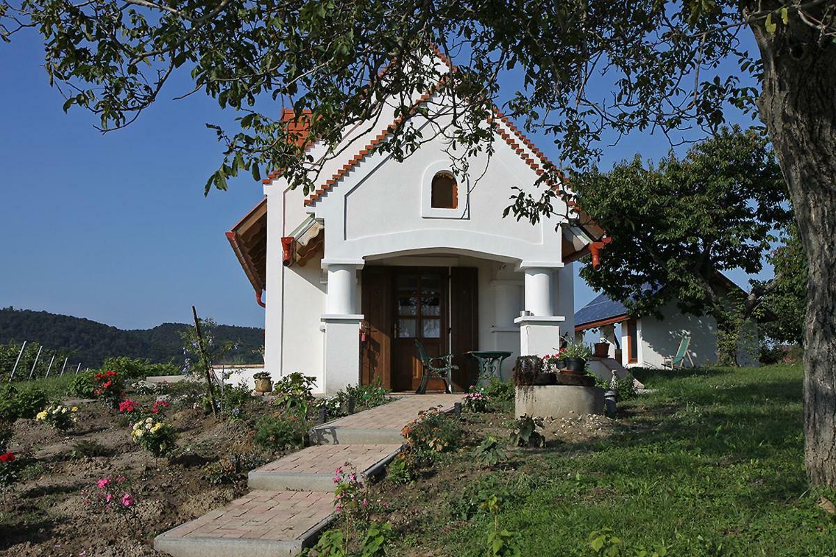Villa Casa Beata à Lesencetomaj Extérieur photo